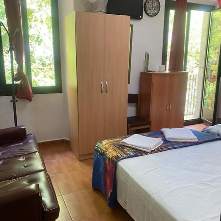 Pension Teruel Барселона Экстерьер фото